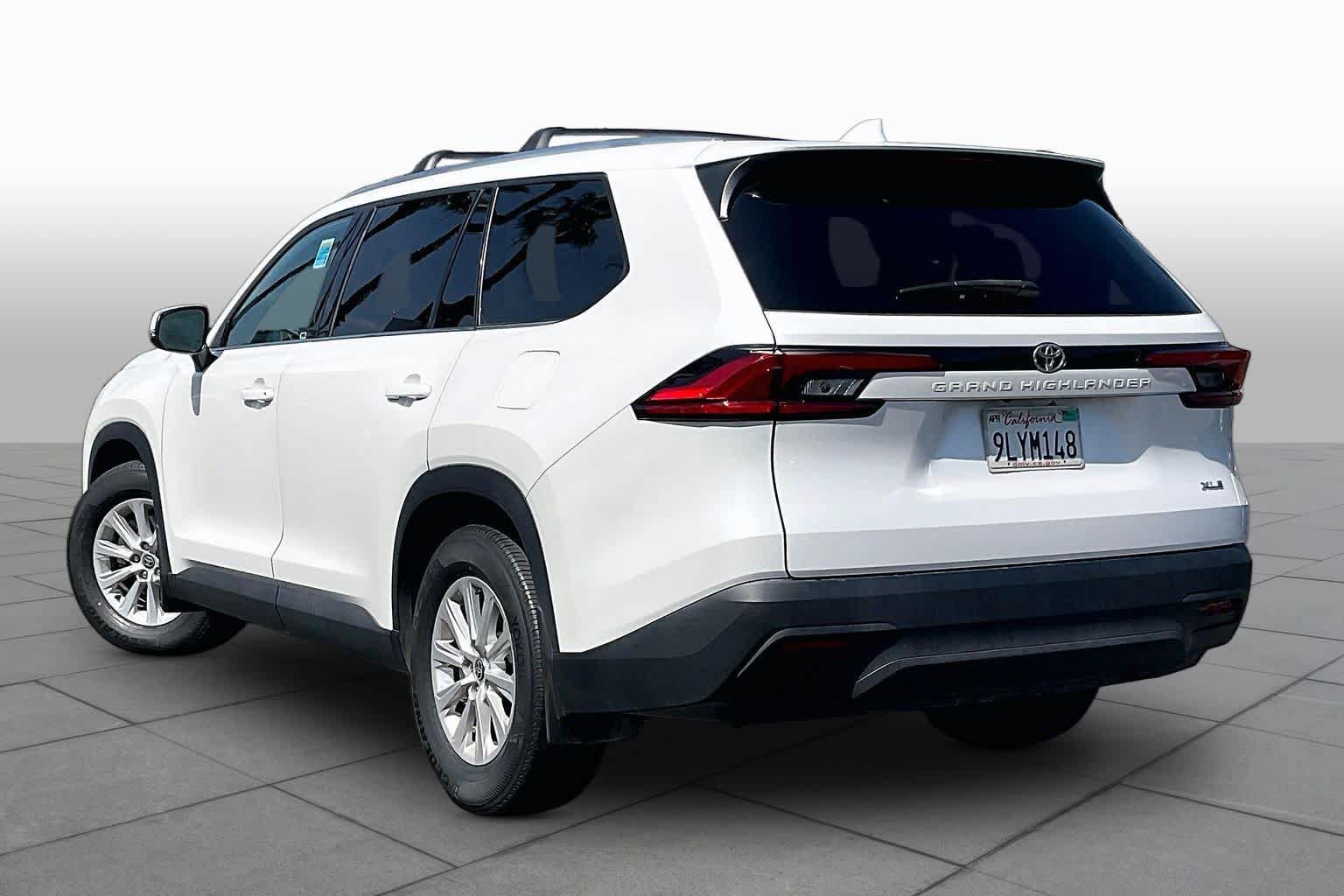 Used 2024 Toyota Grand Highlander FWD image 11