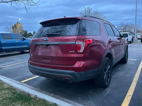 Used 2017 Ford Explorer XLT w/ XLT Appearance Package image 2