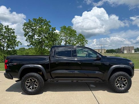 Used 2024 Chevrolet Colorado ZR2 w/ ZR2 Convenience Package III AWD/4WD image 2