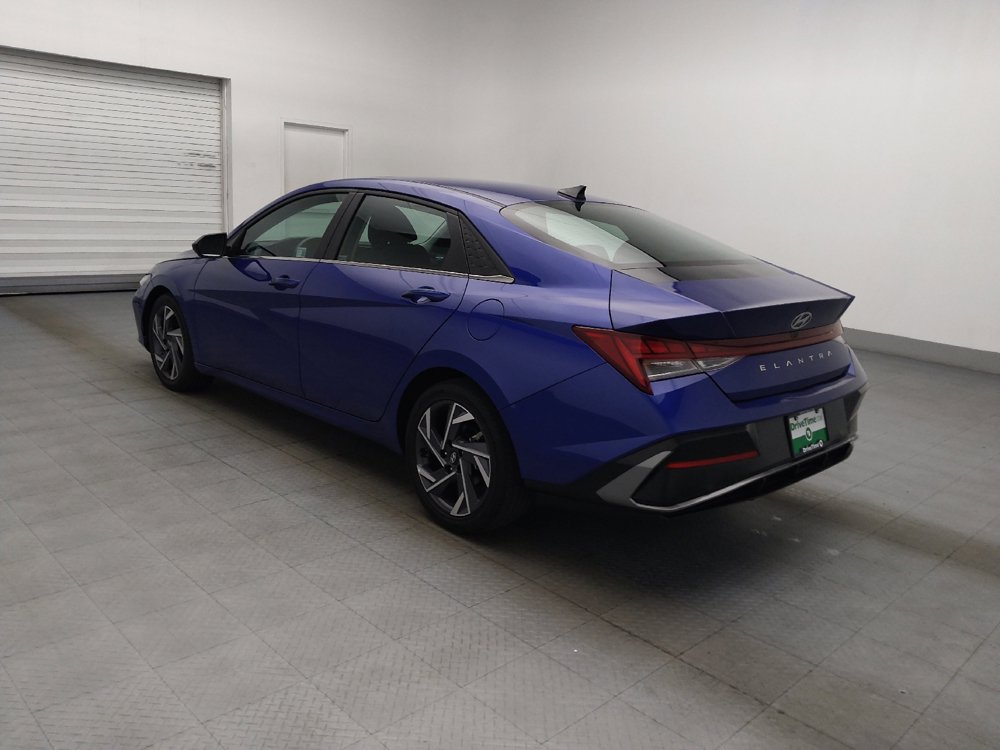 Used 2025 Hyundai Elantra SEL FWD image 3