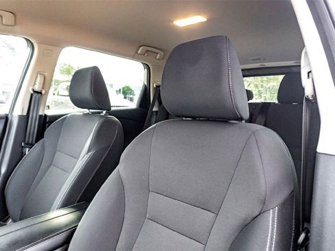 Used 2025 Nissan Rogue S image 13