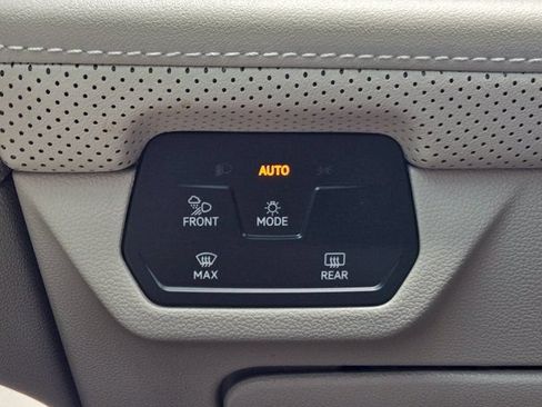 Used 2024 Volkswagen Atlas SE FWD image 20