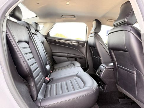 Used 2018 Ford Fusion SE w/ Equipment Group 602A FWD image 18