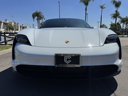Used 2021 Porsche Taycan image 12