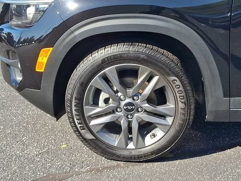 Used 2023 Kia Seltos S w/ Navigation Package FWD image 8