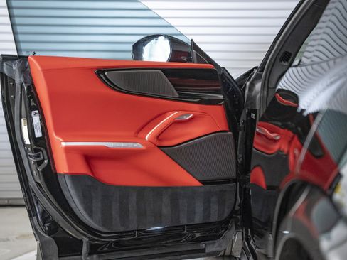 Used 2025 Ferrari Purosangue AWD/4WD image 29