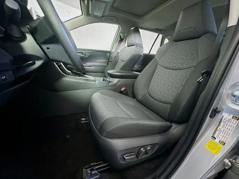 Used 2025 Toyota RAV4 XLE w/ Convenience Package FWD image 13