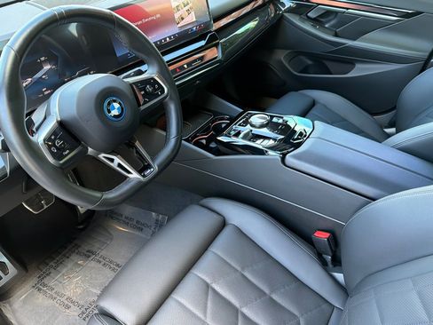 Used 2024 BMW i5 eDrive40i w/ M Sport Package RWD image 11