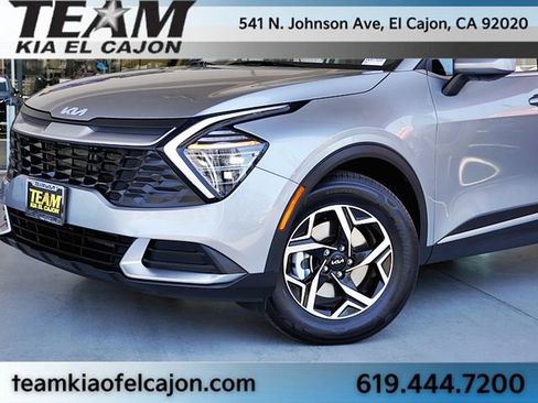 Certified 2025 Kia Sportage LX FWD image 3
