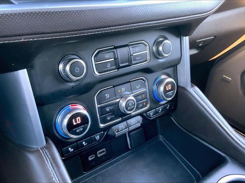 Used 2022 GMC Yukon XL SLT image 65