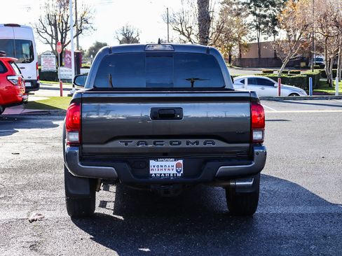 Used 2019 Toyota Tacoma TRD Off-Road w/ Technology Package image 6