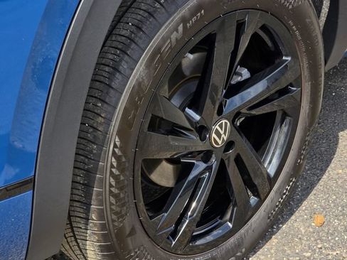 Used 2025 Volkswagen Atlas Cross Sport SEL R-Line AWD/4WD image 11