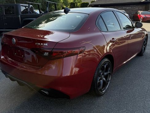Used 2018 Alfa Romeo Giulia Ti Sport w/ Quick Order Package 22S Sport AWD/4WD image 17