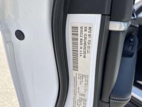 New 2025 Jeep Grand Cherokee Limited w/ Black Appearance Package image 17