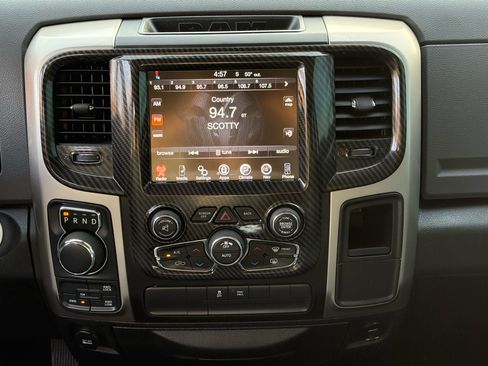 Used 2018 RAM 1500 Classic SLT image 11