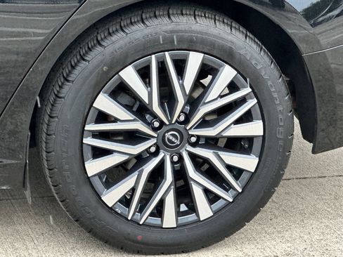 Used 2025 Nissan Altima 2.5 SV FWD image 25