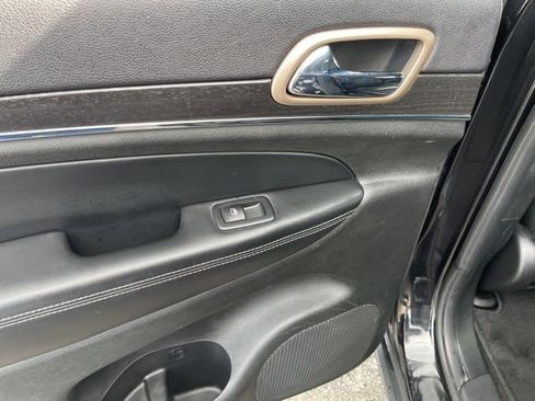 Used 2015 Jeep Grand Cherokee Limited w/ Luxury Group II image 59