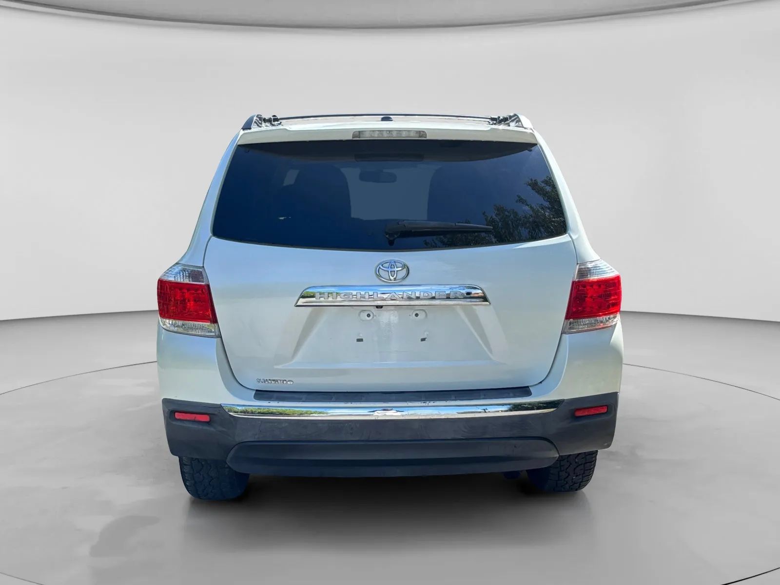 Used 2012 Toyota Highlander FWD w/ Tech Pkg image 4