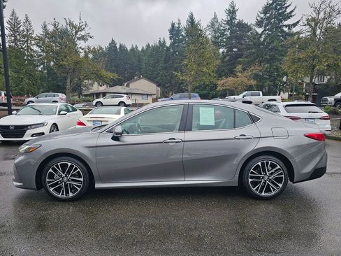 Used 2026 Toyota Camry XLE image 8