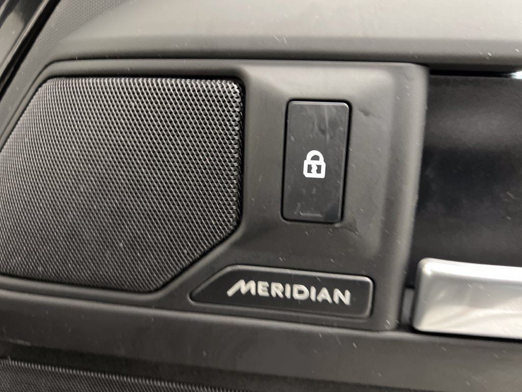 Used 2025 Land Rover Defender 110 S AWD/4WD image 36