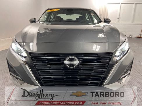 Used 2025 Nissan Altima 2.5 SV FWD image 2