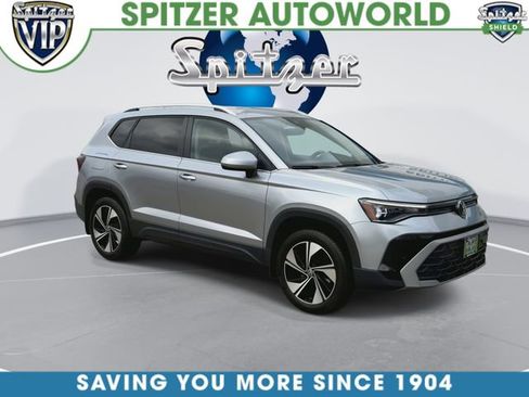 Used 2025 Volkswagen Taos SE AWD/4WD image 3