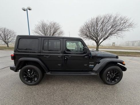 Used 2022 Jeep Wrangler Unlimited Sahara w/ Cold Weather Group image 7