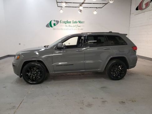 Used 2019 Jeep Grand Cherokee Altitude AWD/4WD image 3
