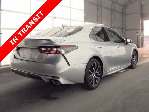 Used 2021 Toyota Camry SE FWD image 5
