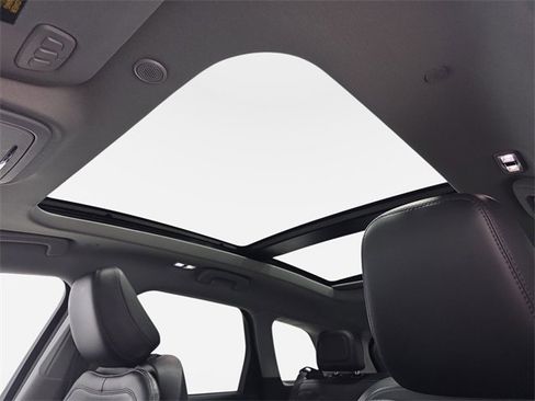 Used 2021 Lincoln Corsair AWD w/ Premium Package image 27