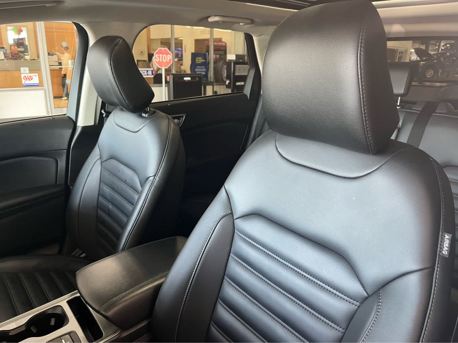 Certified 2024 Ford Edge SEL w/ Convenience Package AWD/4WD image 16