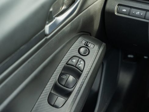 Used 2025 Nissan Altima 2.5 SV FWD image 25
