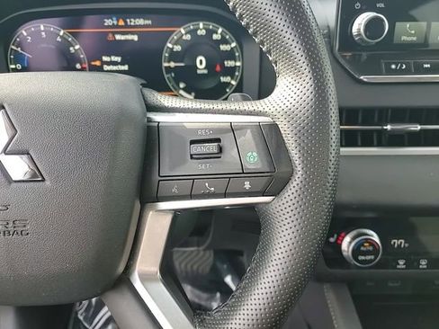 Used 2024 Mitsubishi Outlander SE image 18