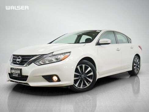 Used 2016 Nissan Altima 2.5 SV w/ Convenience Package FWD image 1