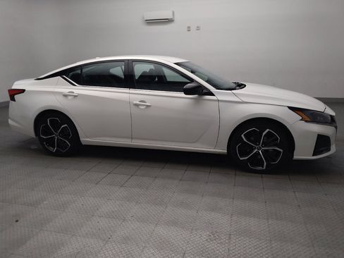 Used 2024 Nissan Altima 2.5 SR FWD image 11