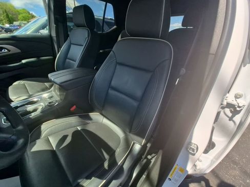 Used 2023 Chevrolet Traverse Premier w/ Redline Edition image 11