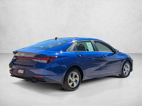 Used 2022 Hyundai Elantra SE FWD image 5