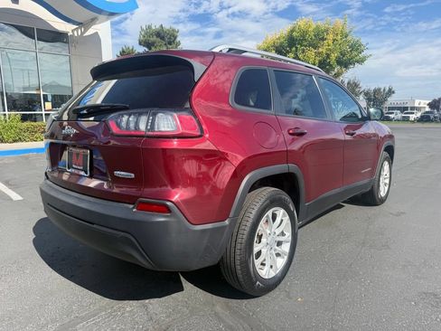 Used 2020 Jeep Cherokee Latitude AWD/4WD image 5