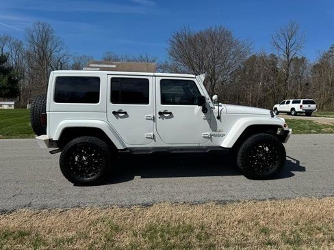 Used 2015 Jeep Wrangler Unlimited Sahara w/ Connectivity Group image 4