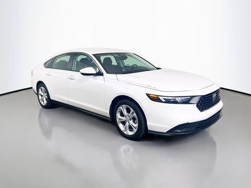 Certified 2025 Honda Accord LX image 22