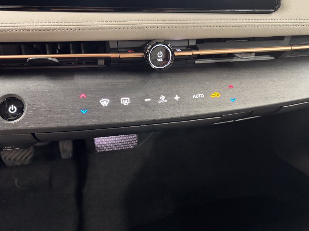 Used 2023 Nissan Ariya FWD image 22