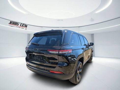 New 2025 Jeep Grand Cherokee Limited w/ Black Appearance Package image 3