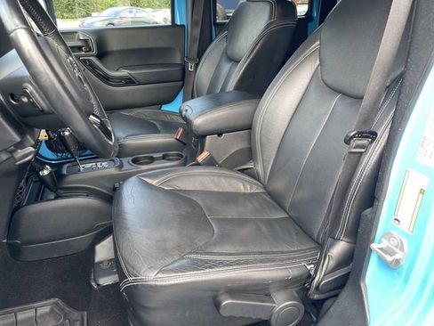 Used 2017 Jeep Wrangler Unlimited Sahara AWD/4WD image 23