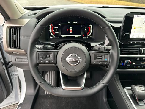 New 2025 Nissan Pathfinder Platinum image 26