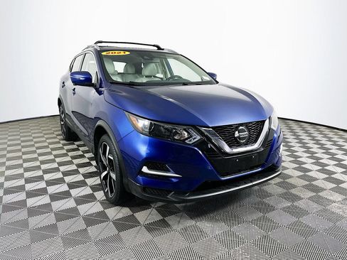 Used 2021 Nissan Rogue Sport SL FWD image 2