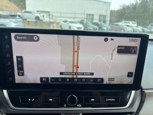 Used 2023 Nissan Altima 2.5 SV w/ SV Premium Package image 18