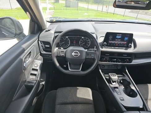Used 2025 Nissan Rogue SV FWD image 22