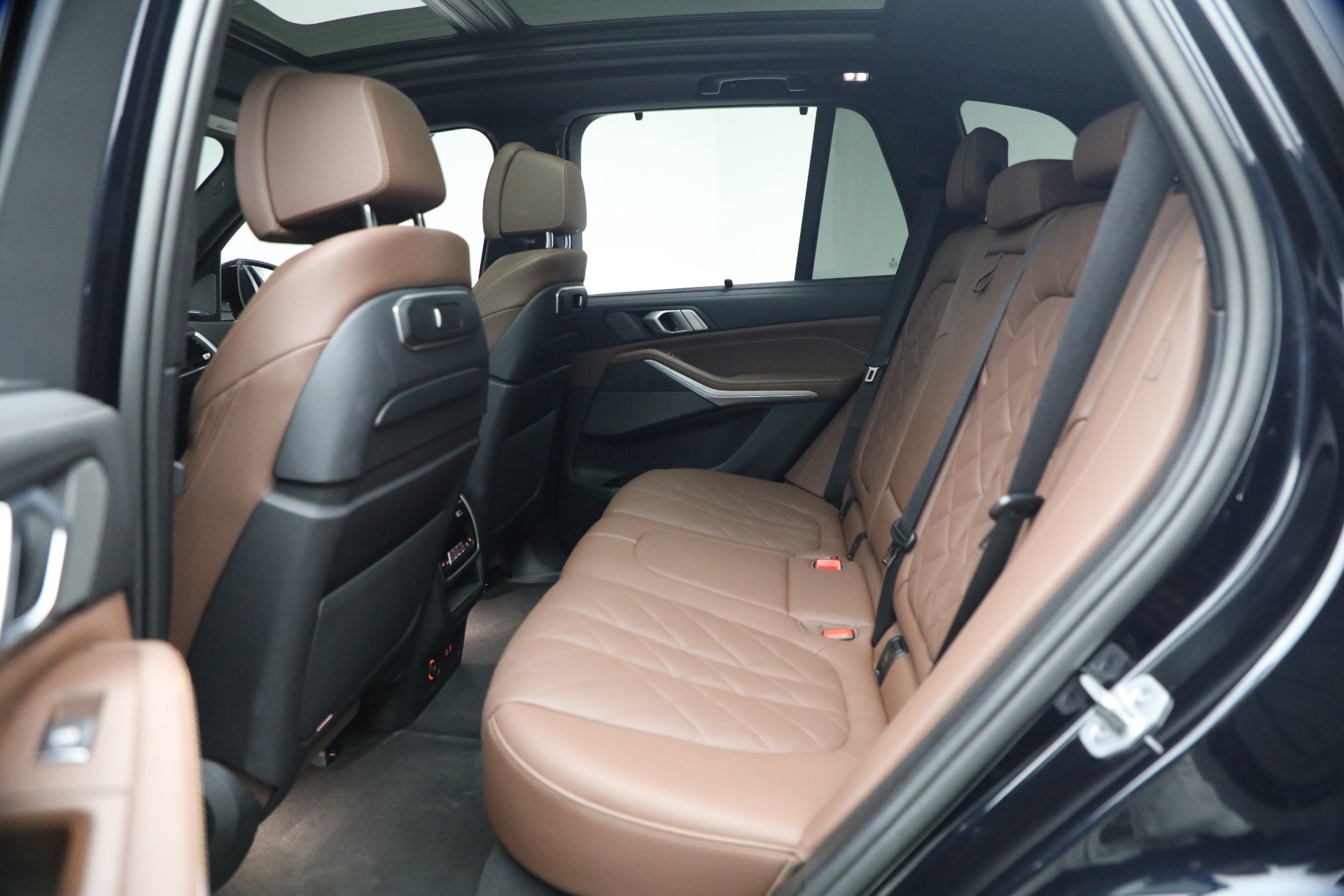 Used 2024 BMW X5 xDrive50e w/ Executive Package AWD/4WD image 19