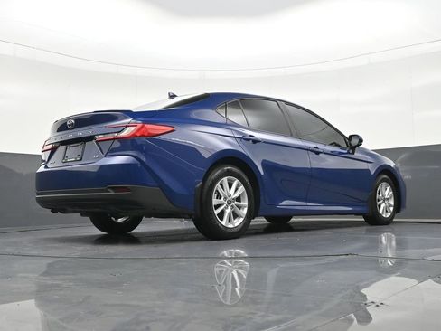 Used 2025 Toyota Camry LE w/ Convenience Package FWD image 27