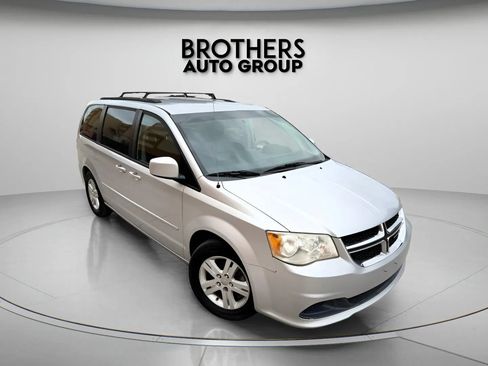 Used 2012 Dodge Grand Caravan SXT w/ UConnect Hands-Free Group FWD image 1